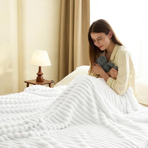 WAVVE Kuscheldecke 220x240 cm - Weiß - Weiche Flanell Fleecedecke, Sofadecke & Couchdecke, Warme Korddecke für Wohnzimmer Deko… – Ansicht 4