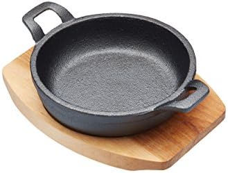 Artesà Miniature Cast Iron Dish with Wooden Serving Board, Shallow Casserole Pot Style Oven Proof Skillet, for Gratin, Tapas, Curry and Meat, Induction Hob Safe, 16.5 cm x 12 cm  Round, Black