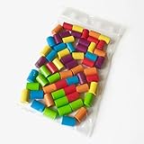 Spielmaterial Brettspiele: Bunte Spielfiguren aus Holz in besonderen Farben. Beliebt als Spielkegel, Zählsteine, Blockadesteine