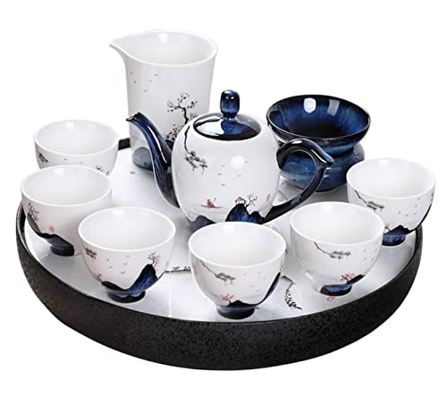 Ceramiczny czajniczek i zestaw filiżanek na domowe popołudniowe przyjęcie herbaciane