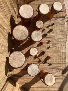 10 Pakiet perkusyjny Djembe do szkół, 3 x 13 cali djembe, 12,7 x 28 cm djembe, 5 x 23 cm djembe, plus darmowe shakery