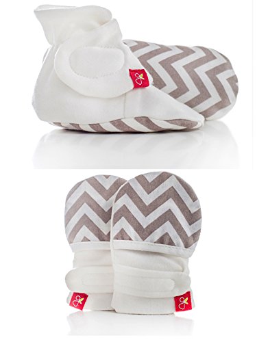 goumikids Organic Mitts & Booties Bundle, Soft Stay On Scratch Proof Mittens and Adjustable Baby Booties (Chevron/Stone 0-3 Months)