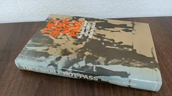 Hardcover They shall not pass;: The Spanish people at war, 1936-39 Book