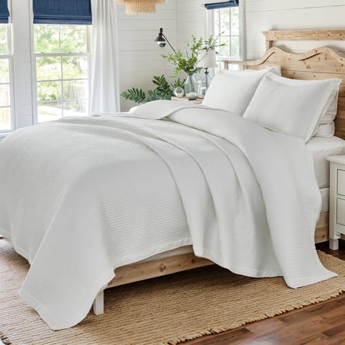 Juego de edredón blanco para renovar el estilo del dormitorio con frescura y elegancia 2