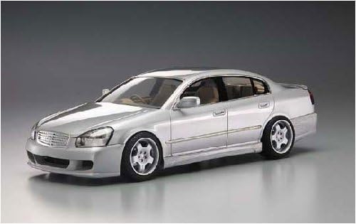 Aoshima #77 Nissan CIMA F55 Impul '01 (Infiniti Q45) 1/24 Model Kit