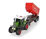 Auf Knopfdruck an der Achse hebt und senkt sich der Anhängerauflieger und der Traktor macht mit Licht- und Soundeffekten stilecht auf sich aufmerksam. Auch die Heckklappe lässt sich manuell öffnen.