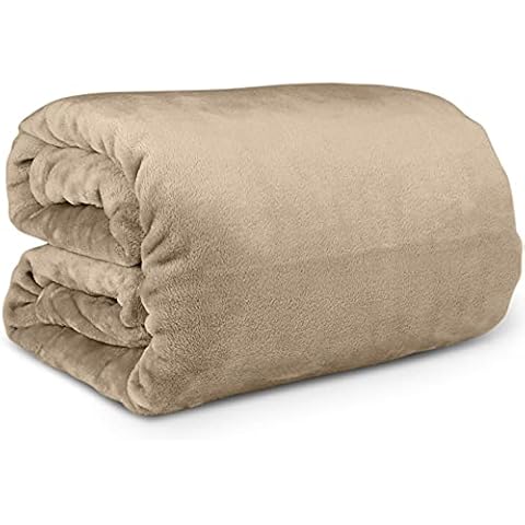 Kuscheldecke WOHLIG | dünne und extra weiche Tagesdecke | Flauschige Wohndecke aus Flanell Cover