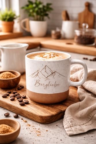 Bergliebe Keramiktasse Motiv | Naturmotiv | Kaffeetasse | Teebecher weiß mit beigem Boden | Geschenk für Frauen & Männer | 360 ml Pohmer Design