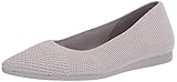Puntera puntiaguda. Naturalizer Women\'s Hunter Ballet Flats