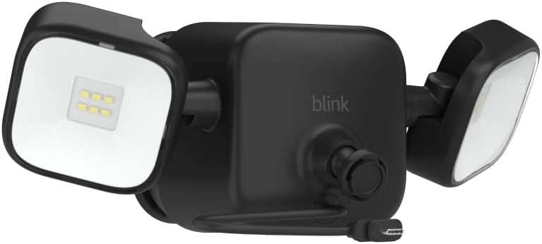 Outdoor Floodlight Mount – Wire-free, 700 lumens, two-year battery life, set up in minutes