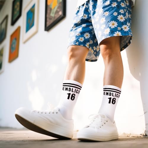 TUZELIYA 16. Geburtstag Geschenk, ENDLICH 16 Geburtstag Junge Baumwolle Socken, Tennissocken Sportsocken, Lustige Geburtstagsgeschenk für Mädchen Junge Schwester Bruder Beste Freundin, Schwarz
