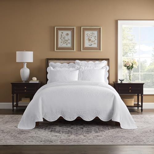 Charleston Estate Modern Farmhouse Floral Matelasse Coverlet with Scalloped Edges, 100% Cotton Breathable Bedding, King/Cal King, White Floral