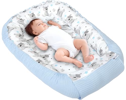 L'uso di lacci per regolare la dimensione 100x60x15cm del baby nest permette una perfetta regolazione della superficie di appoggio tirando o allentando. In questo modo il riduttore lettino neonato cresce con il bambino e può essere utilizzato fino a 7-9 mesi.