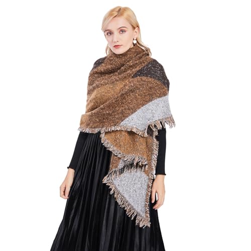Stile Senza Tempo con un Tocco di Design: Il classico motivo tartan, disponibile in diverse varianti di colore, si abbina perfettamente a qualsiasi outfit, dal cappotto elegante al giubbotto casual. Le lunghe frange ritorte aggiungono un dettaglio di movimento e raffinatezza.