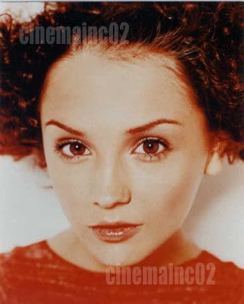 希少本　レイチェル・リー・クック Amazon.co.jp: レイチェル・リー・クック/赤い服の超アップ写真