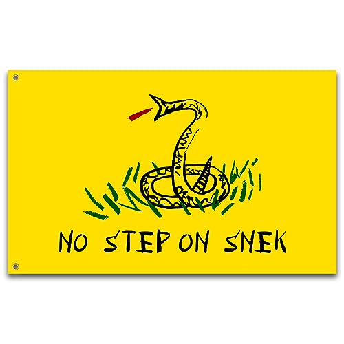 No Step On Snek Flag 3x5 Ft Funny Man Cave Don't Step on Snek Wall Banner for Room Teen Girls Indoor Outdoor Party Bedroom and College Dorm Wall Decor Tapestry Gifts