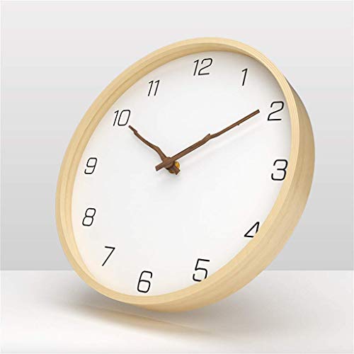 Horloge murale en bois massif sculpté pour un salon au design épuré