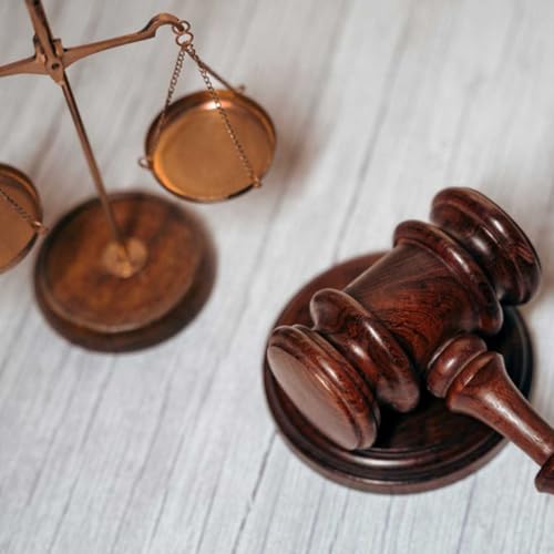 Abbandono di minore, il reato che rischiano i genitori quando i figli tornano da scuola da soli