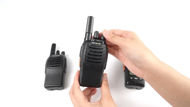 Retevis H777D Walkie Talkie Con LCD, PMR446, Ricarica Tipo C, 1200 MAh, Allarme SOS E VOX – Confezione Da 2 Per Campeggio E Bicicletta (Nero)