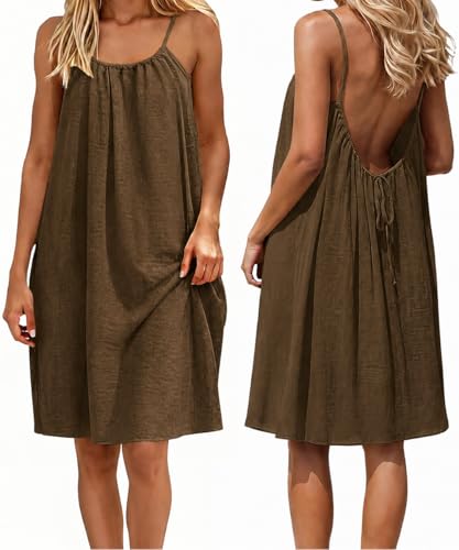 Robe de plage noire dos nu pour rester au frais par-dessus son maillot de bain