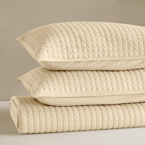 Image of Wonderful 3 Piece Waffle Weave Quilt Set King Size, Beige Lightweight Bedspread Coverlet for All Season, Ultra Soft Microfiber Bedding Set with 2 Pillow Shams, Waffle Pattern Quilted Design 104 inchx94 inch | Breathable & Cozy