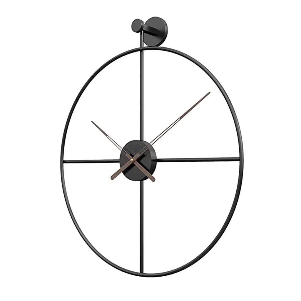 Grande horloge murale noire avec aiguilles en noyer pour un salon moderne