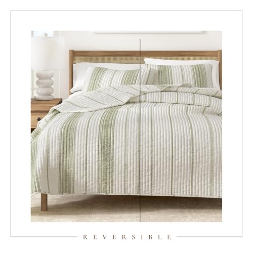 Great Bay Home King Reversible Quilt Bedding Set - All Season, Modern, Lightweight Bedspreads - White and Green Striped Coverlets (Includes 1 Quilt, 2 Pillow Shams)