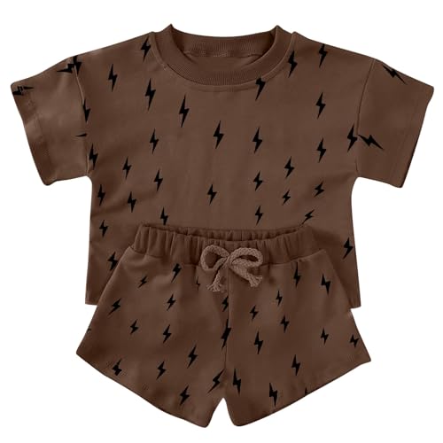 Ensemble d'été garçon t-shirt espace et short coton bio pour les jeux au parc