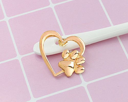 Broche en forme de cœur avec patte de chien en émail