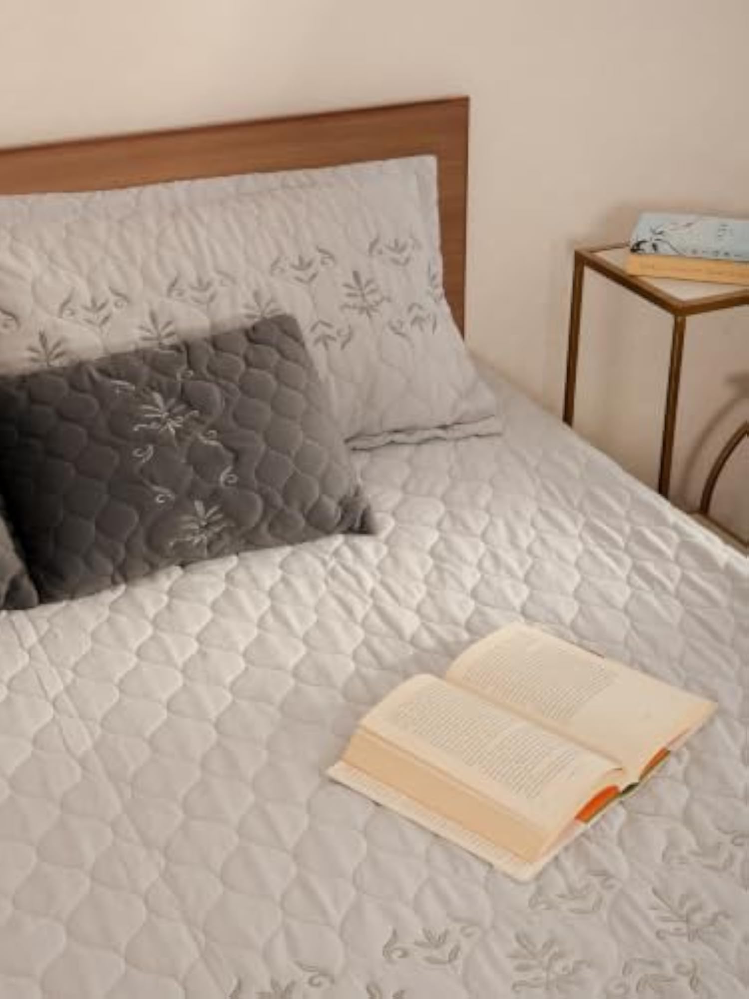 King Size Quilted Embroidered 5 Piece Bed Cover Set