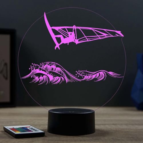 Lampe Illusion 3D Windsurf/Planche à voile – Veilleuse LED RGB 16 Couleurs + 4 Modes avec Télécommande – Avec Gravure Personnalisée – Cadeau Sport/Décoration Nautique – Made in France
