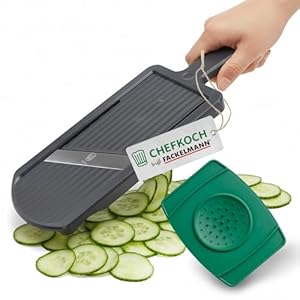 Chefkoch trifft Fackelmann Gemüsehobel mit Restehalter – Mandoline mit extrascharfen Edelstahlklingen, Gemüseschneider mit Verstellmöglichkeit von 1-6 mm, Made in Germany
