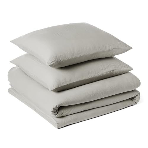 Amazon Basics Parure de Lit 2 Personnes 3 Pièces en Microfibre Prélavée, Extra Douce avec Effet Froissé Naturel, sans Repassage, Housse de Couette 240 x 220 cm et 2 Taies d'oreiller 65 x 65 cm, Gris
