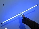 Las luces son brillantes y deslumbrantes y cuando bailas, con el bastón obtienes luces animadas en movimiento por todo el escenario. Con las luces de la casa completamente abajo y usando solo guantes blancos, hace que un efecto de carezca de luz impresionante.