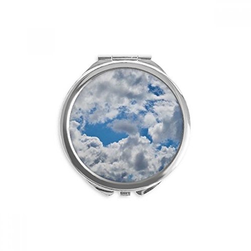 Miroir de maquillage de poche bleu ciel nuages blancs idéal pour vos retouches en voyage