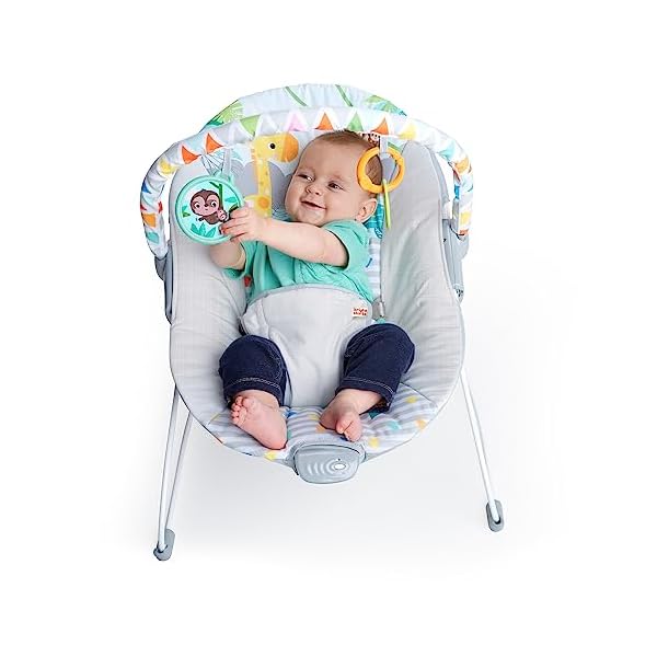 Bright Starts, Babywippe Safari Fun mit Beruhigenden Vibrationen, Spielbogen mit 2 Spielzeugen, 3-Punkte-Gurt Sitz, Maschinenwaschbares Sitzpolster, ab der Geburt bis 9kg – Bild 5