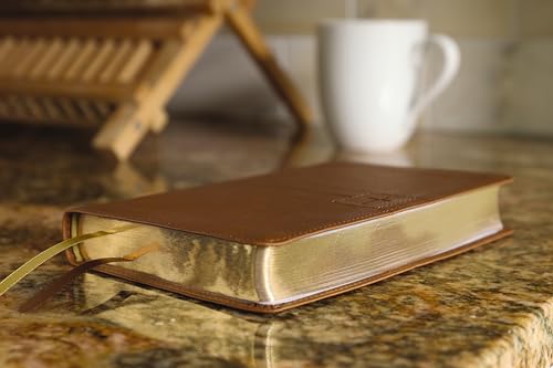 Image of Niv, Thinline Bible, Compact, Leathersoft, Brown, Red Letter, Comfort Print: New International Version, Brown, Leathersoft, Thinline, Red Letter, Comfort Print