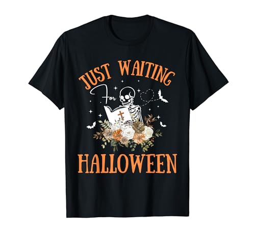 Just Waiting For Halloween Skeleton reading book Camiseta
