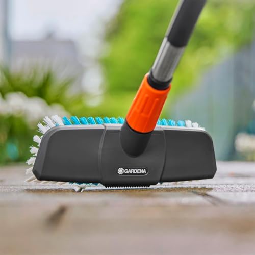 Gardena Cleansystem Wasch-Set mit 150 cm Stiel M und Stielbürste Hard: Praktisches Reinigungsset, ideal zur effektiven Nassreinigung von größeren, unempfindlichen Flächen, Reinigungstabs (18828-20)