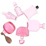 Format compact : conçues pour s'intégrer parfaitement dans n'importe quelle maison de poupée, ces mini-flacons de parfum ajoutent une touche d'élégance sans prendre trop de place. breloques en résine représentant de mini-flacons de parfum. décoration miniature en résine