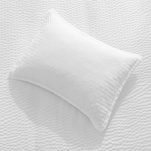 Image of Amazon Basics Duvet Cover Set with Jacquard Geometric Pattern, 2-Piece with 1 Duvet Cover and 1 Pillow Sham, Comforter Not Included, Twin, White