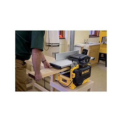 Foto von Dewalt 260 mm Abricht- und Dickenhobel D27300 (2.100 Watt, max. Dickenhobelmass 160 mm, exakte Einstellung der Spanabnahme, hochwertige Alu-Druckguss-Konstruktion, großer Abrichttisch, Staubabsaugung)