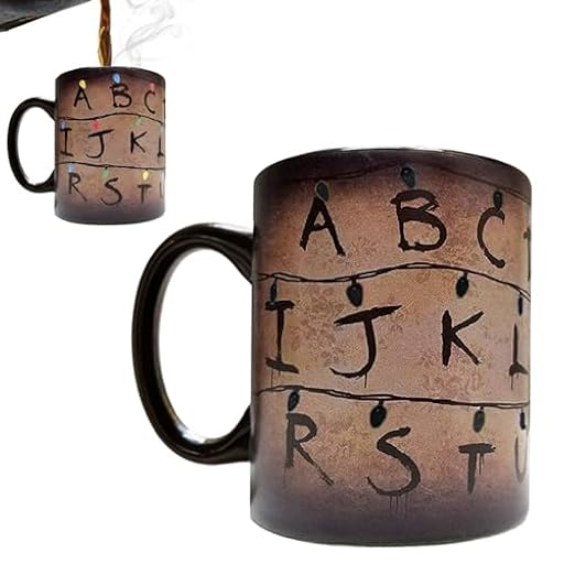 Taza termocromática de 325 ml con diseño de luces de Navidad, reutilizable para café y té con leche, Protector superficial incluido, elimina burbujas al quitarlo | Ya disponible en tu tienda friki favorita! En mundofriki.es!