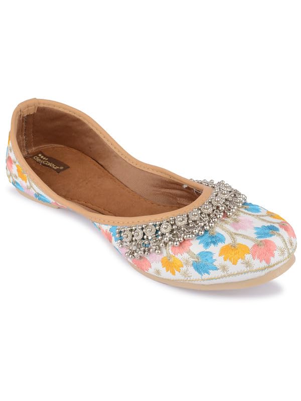 Image of Flat Footwear /Mojari /Punjabi Jutti /Bellies for Women - Embroidered Gungroo
