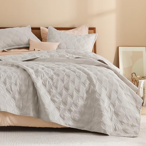 Image of Litanika Queen Quilt Bedding Set, Linen Summer Lightweight Soft Comforter Bedspreads & Coverlets, Boho Farmhouse Bedding Cover Bed Decor All Season, 3 Pieces (1 Quilt, 2 Pillowcases)