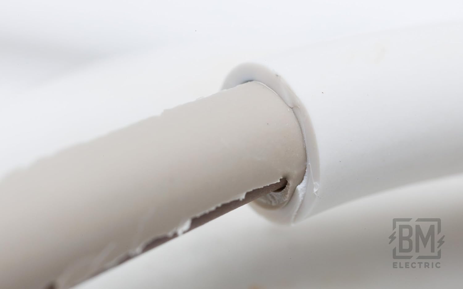 Elpar Câble d'alimentation NYM-J haute performance 3 x 1,5 mm², blanc, robuste, flexible, certifié de sécurité, économe en énergie, longue durée de vie (15 m) pour appareils ménagers et installations