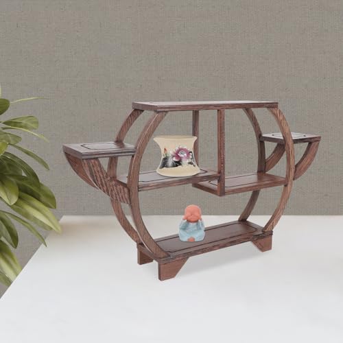 Objets de collection bien rangés grâce au présentoir bois à curiosités
