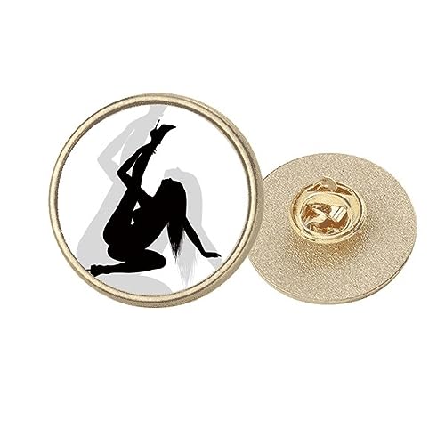 Broche ronde en métal doré pour accessoiriser une robe de soirée