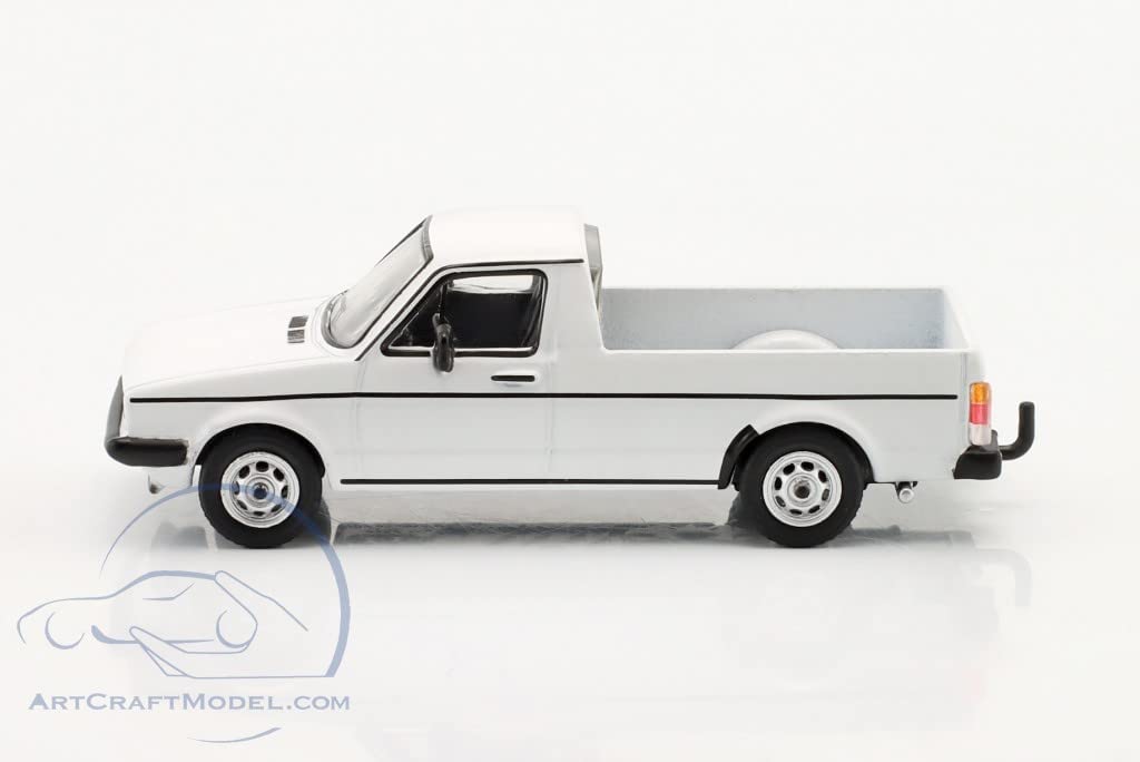 【ティエリーミュグレー】ジャケット Le clip 'I KNOW' de Travis Scott avec Anok Yai et Emily