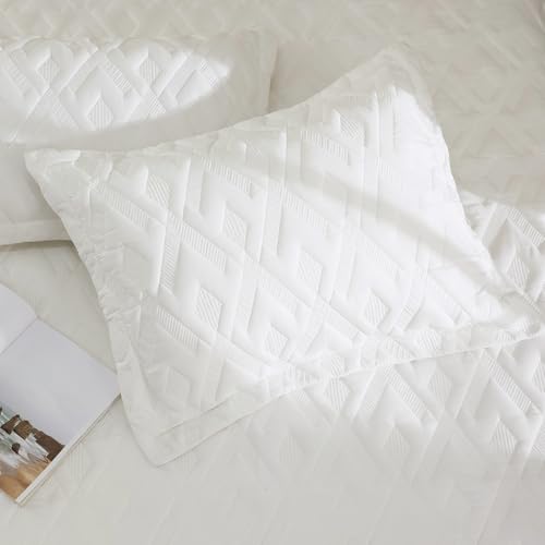 Image of EVENHUG Quilt Set King Size Soft Lightweight Bedspreads with 2 Pillow Shams Reversible Bedding Coverlets for All Seasons 3 Piece (106 inchx96 inch)